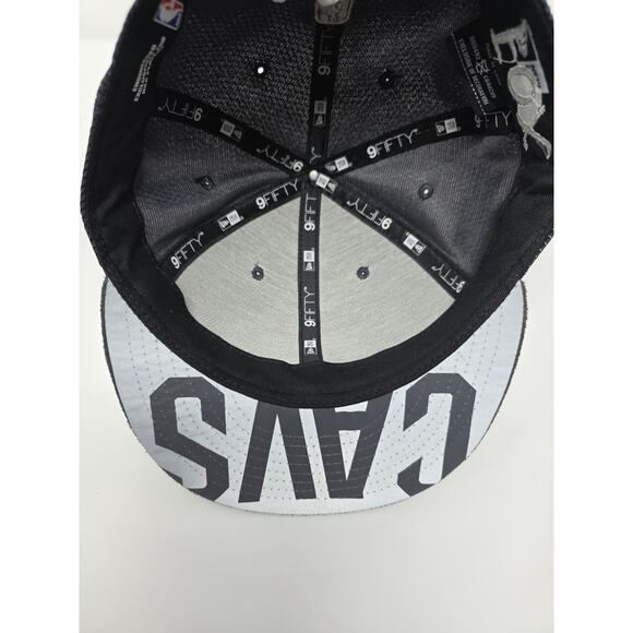 New Era 9FIFTY Cleveland Cavaliers FOX CAVS Snapback Black Mesh NBA Hat - Picture 8 of 8